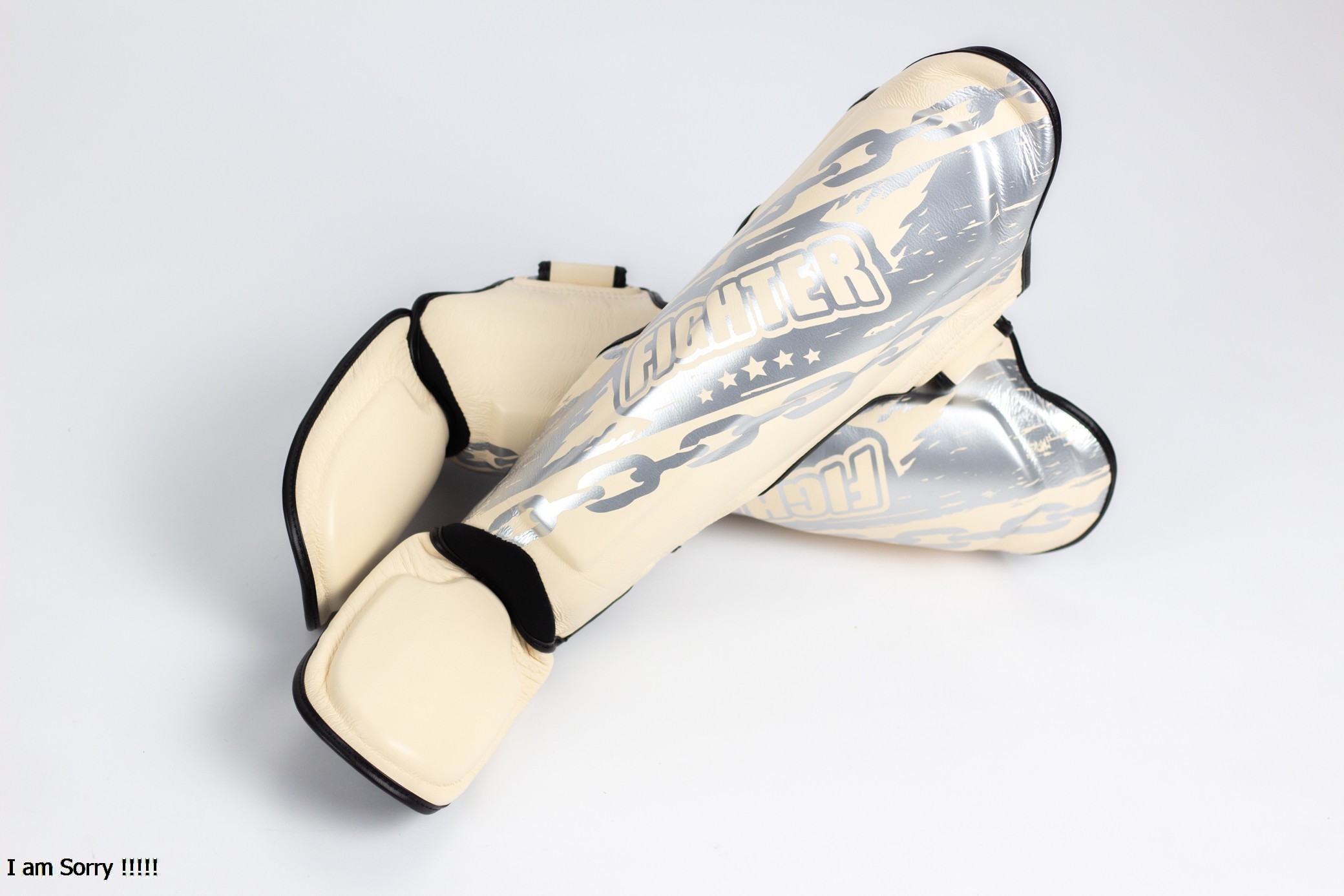 สนับแข้ง สักหลาด หนังแท้ ลายโซ่